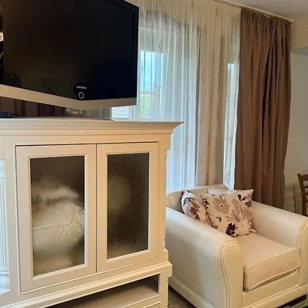 за гости в село любовище Hotel